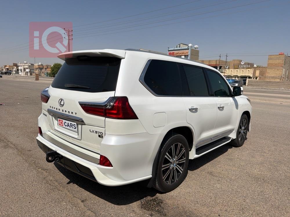 Lexus LX